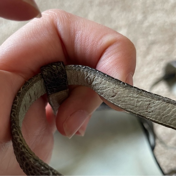 Gucci Lizard T-Strap Heel Sandals Sz 9 Block Heel Crystals FLAWS-missing crystal - Picture 8 of 15